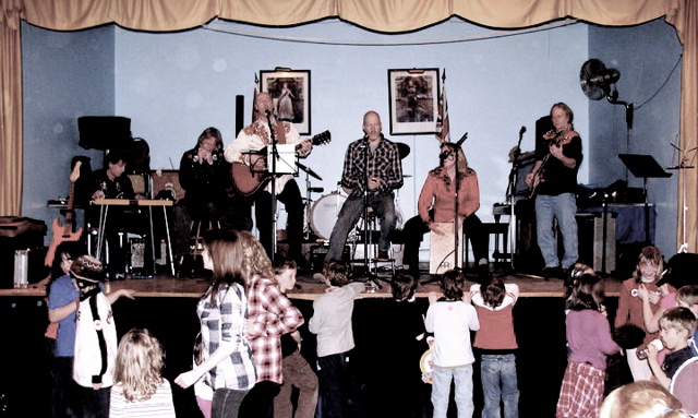 24850_105364996150517_100000310511187_126646_1422595_n